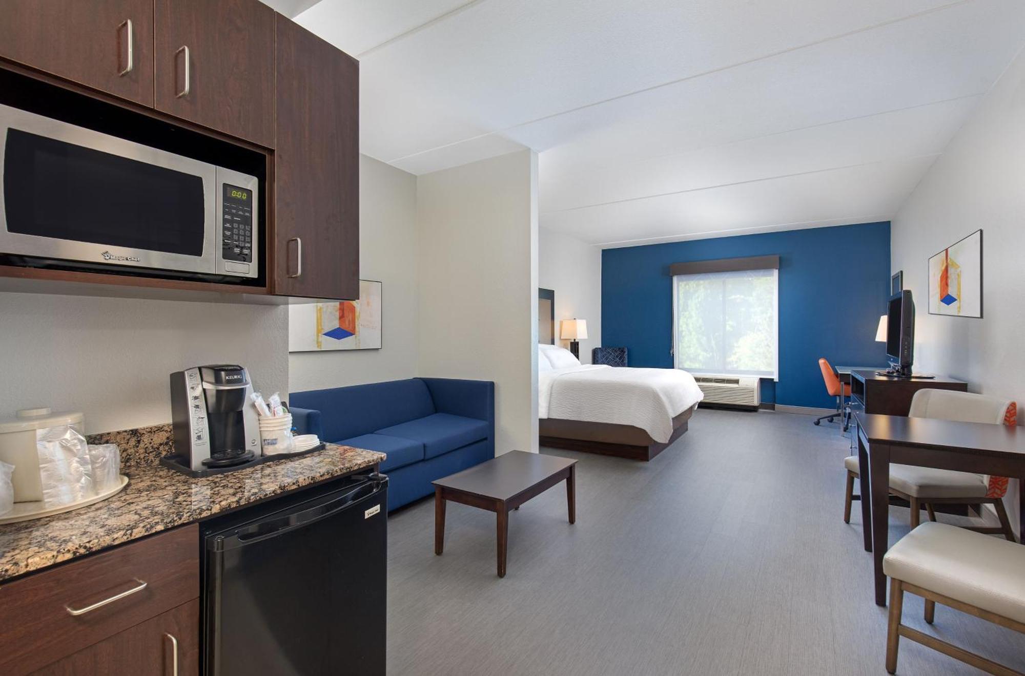 Holiday Inn Express & Suites - Cleveland Northwest By Ihg Zewnętrze zdjęcie