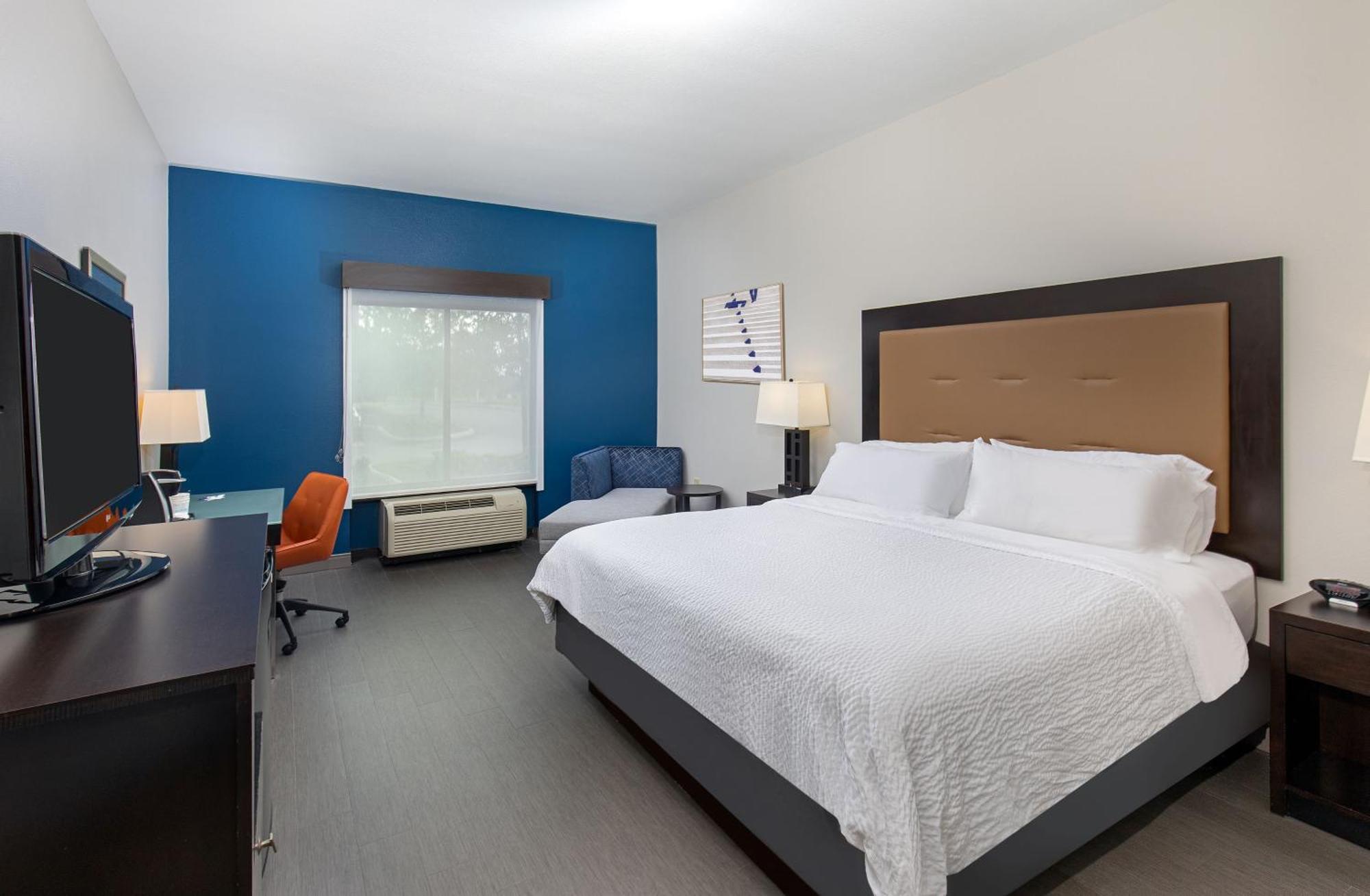 Holiday Inn Express & Suites - Cleveland Northwest By Ihg Zewnętrze zdjęcie