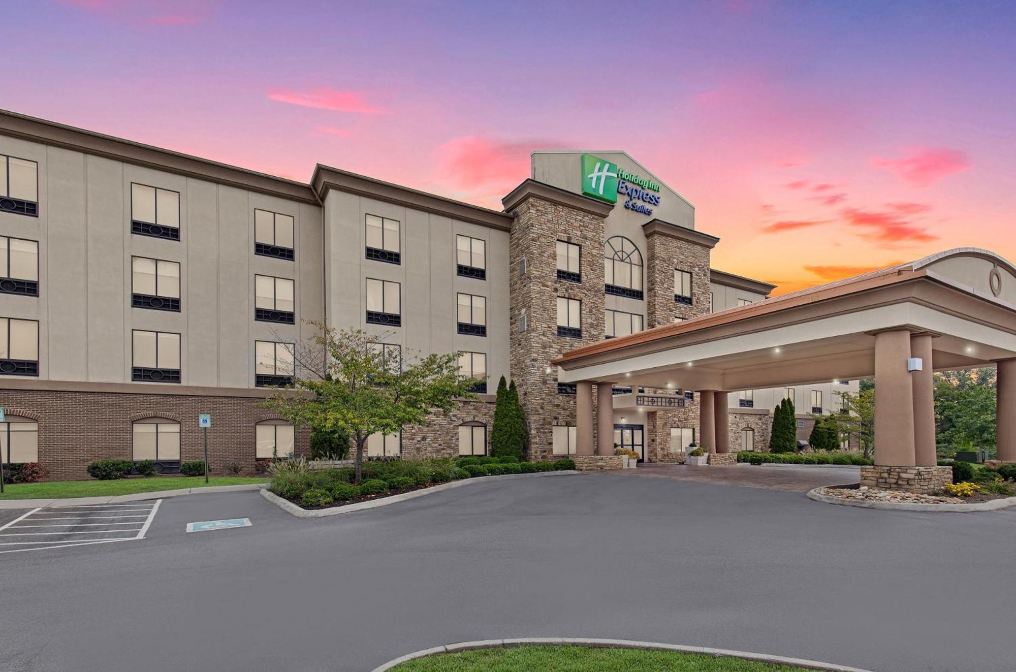 Holiday Inn Express & Suites - Cleveland Northwest By Ihg Zewnętrze zdjęcie