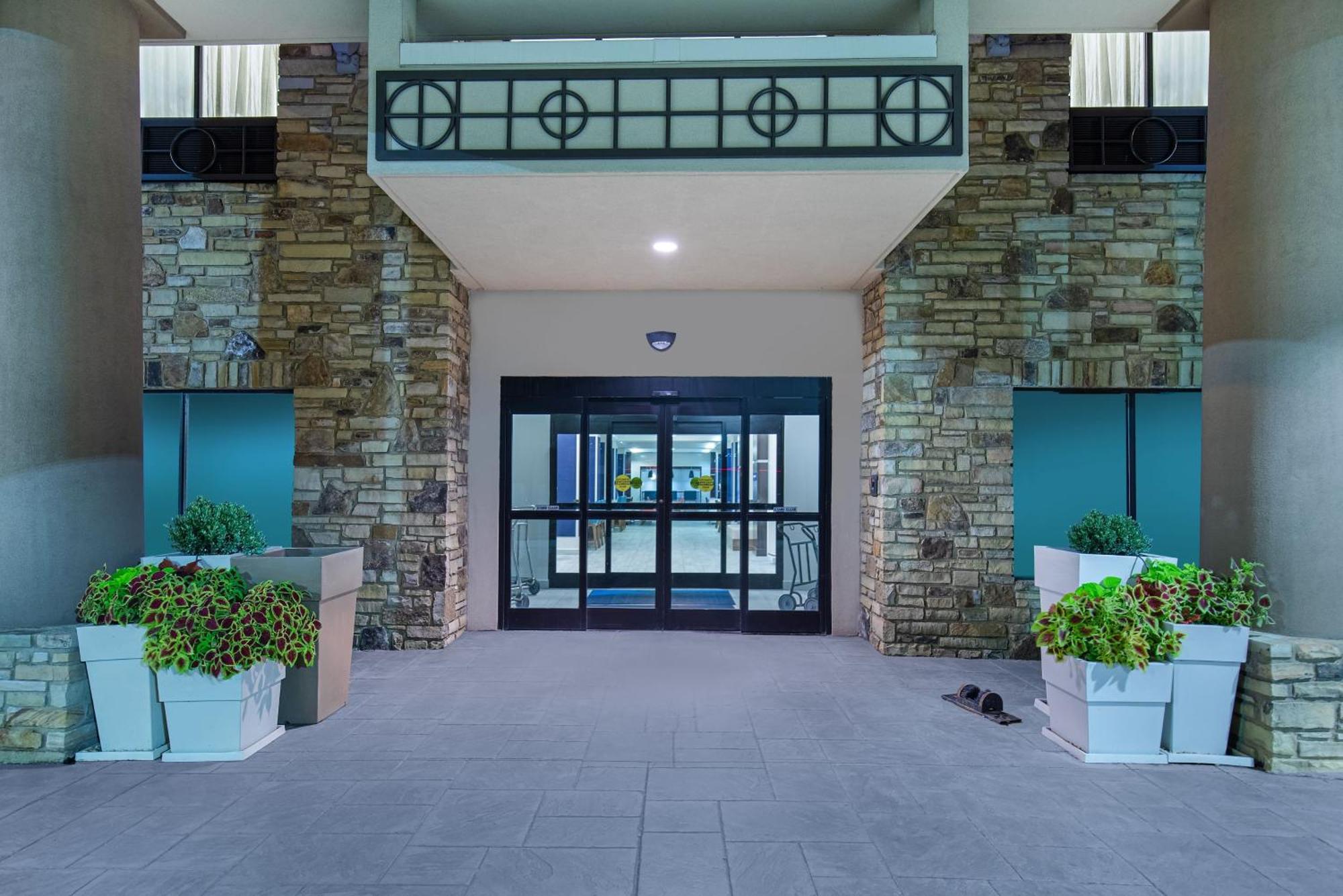 Holiday Inn Express & Suites - Cleveland Northwest By Ihg Zewnętrze zdjęcie