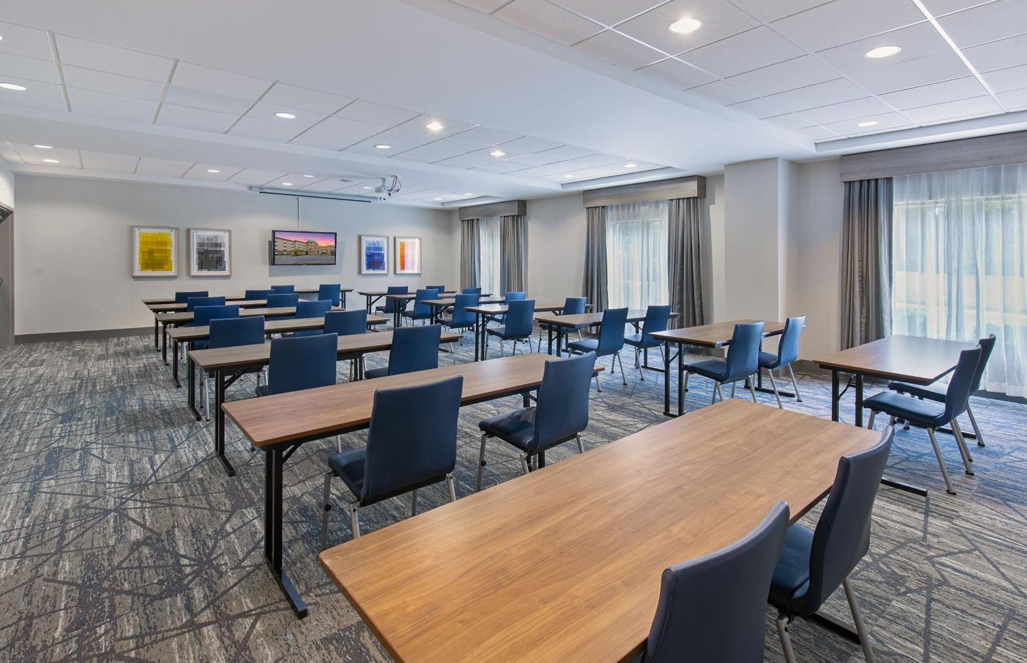 Holiday Inn Express & Suites - Cleveland Northwest By Ihg Zewnętrze zdjęcie