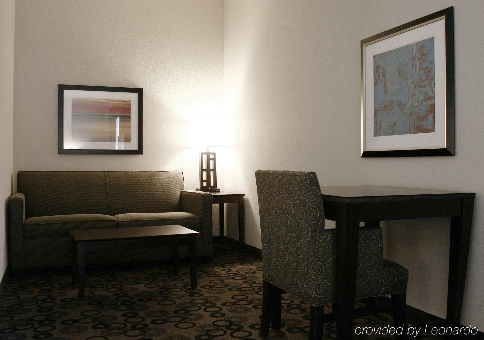 Holiday Inn Express & Suites - Cleveland Northwest By Ihg Zewnętrze zdjęcie