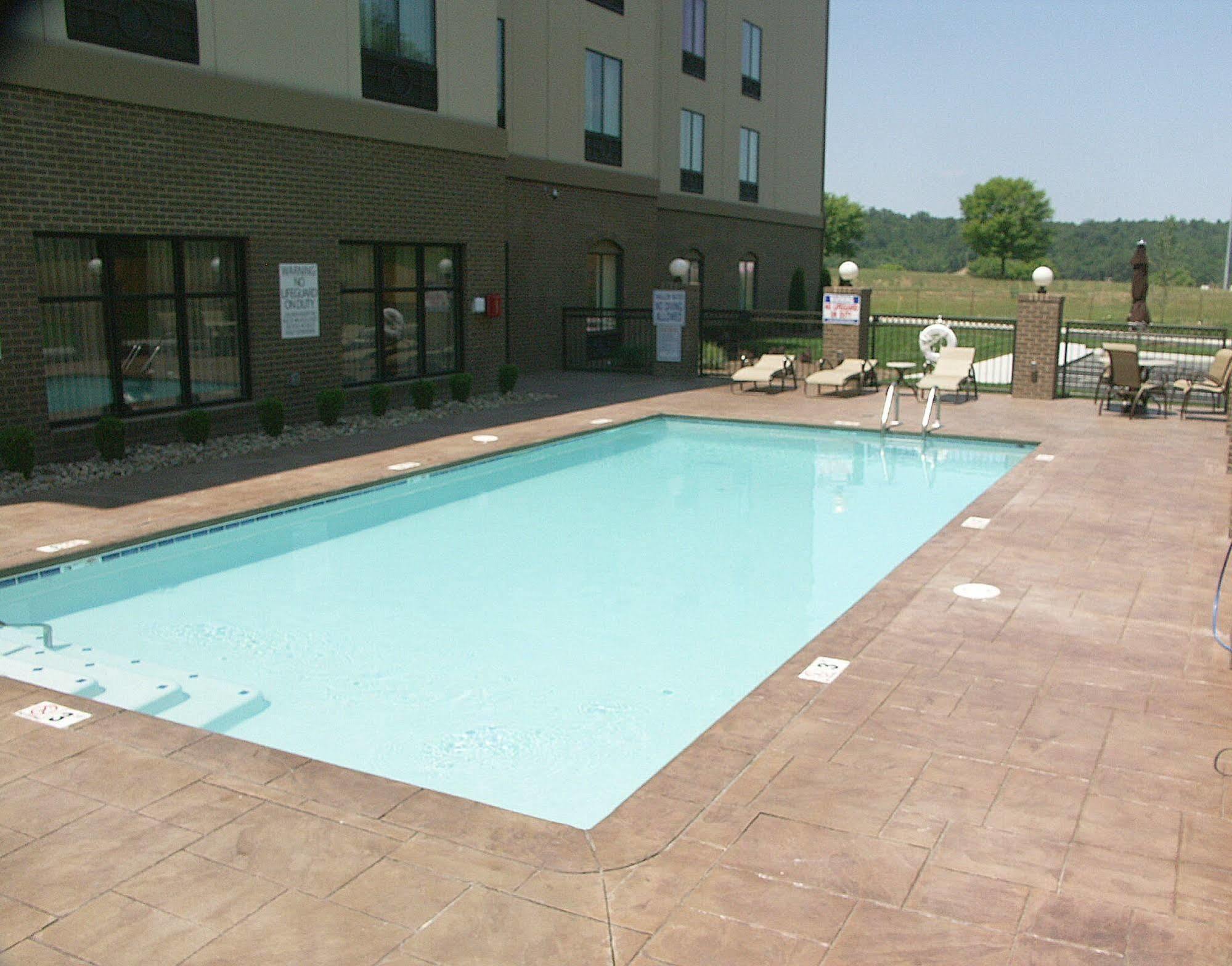 Holiday Inn Express & Suites - Cleveland Northwest By Ihg Zewnętrze zdjęcie