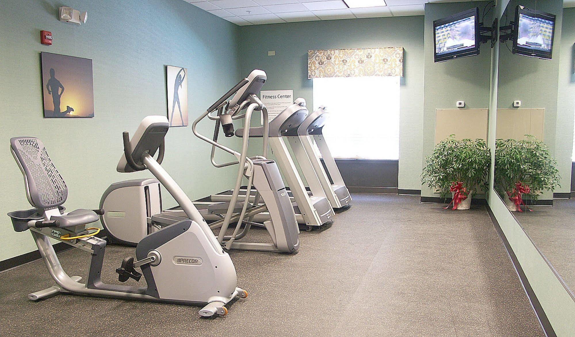 Holiday Inn Express & Suites - Cleveland Northwest By Ihg Zewnętrze zdjęcie