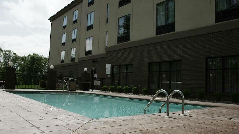 Holiday Inn Express & Suites - Cleveland Northwest By Ihg Zewnętrze zdjęcie